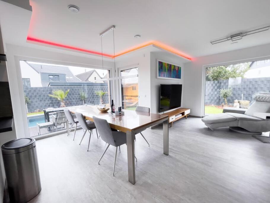 Villa Dreamy Vibes Mit Privatem Pool & Rheinblick Niederkassel Kültér fotó