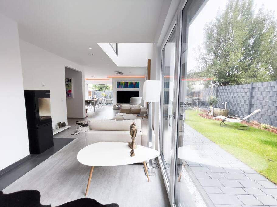 Villa Dreamy Vibes Mit Privatem Pool & Rheinblick Niederkassel Kültér fotó