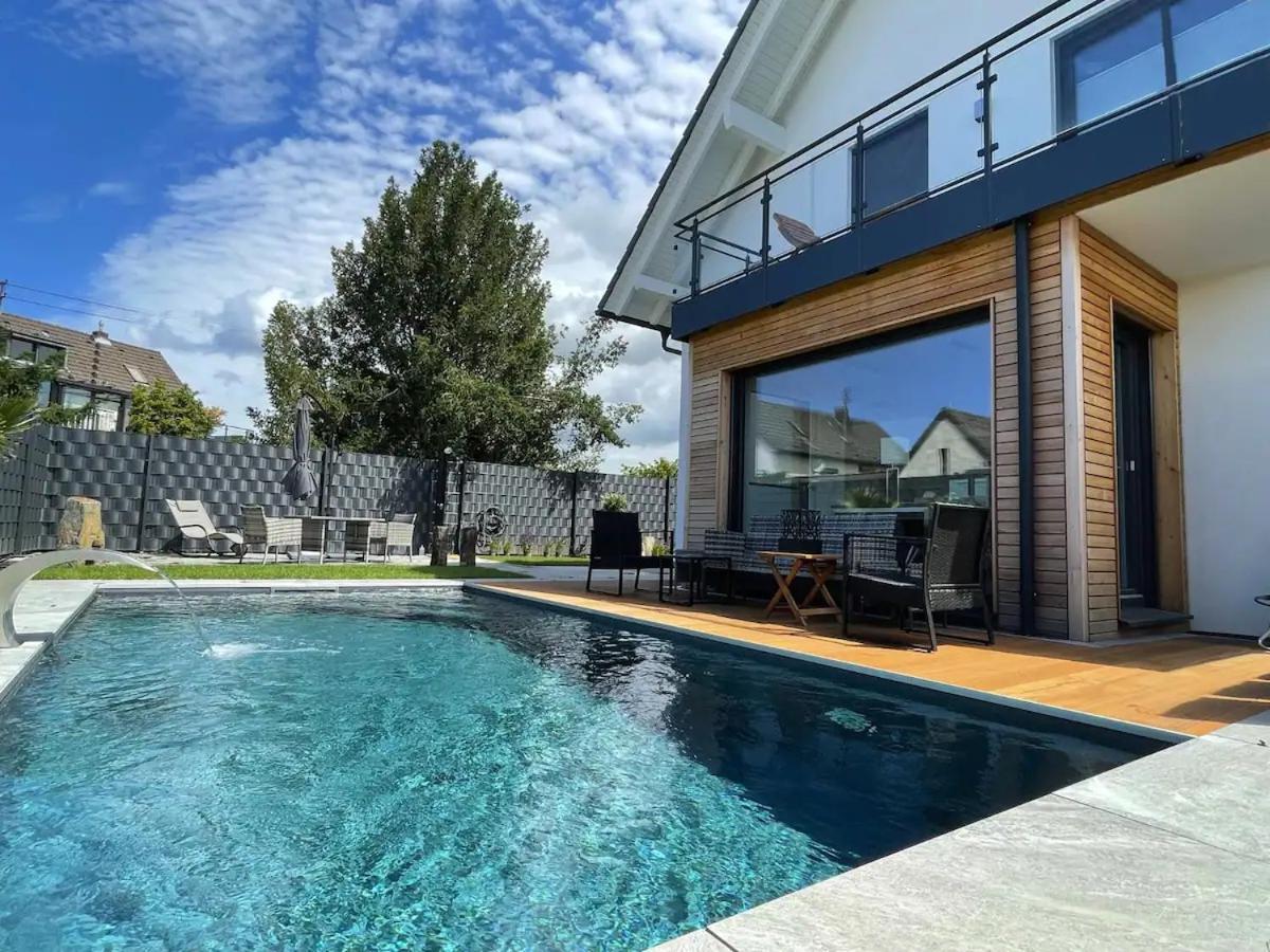Villa Dreamy Vibes Mit Privatem Pool & Rheinblick Niederkassel Kültér fotó